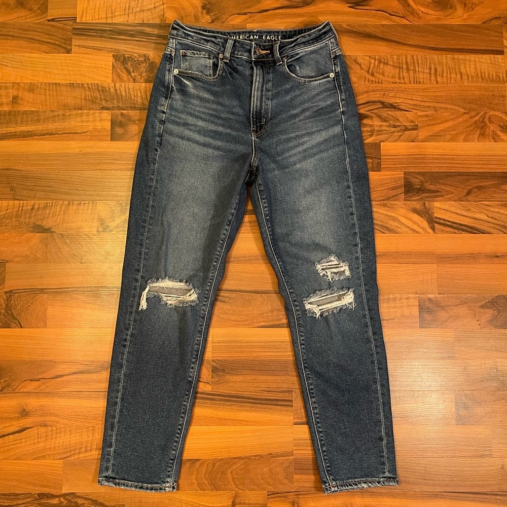 American Eagle Highest Rise Mom Jean Size 6
